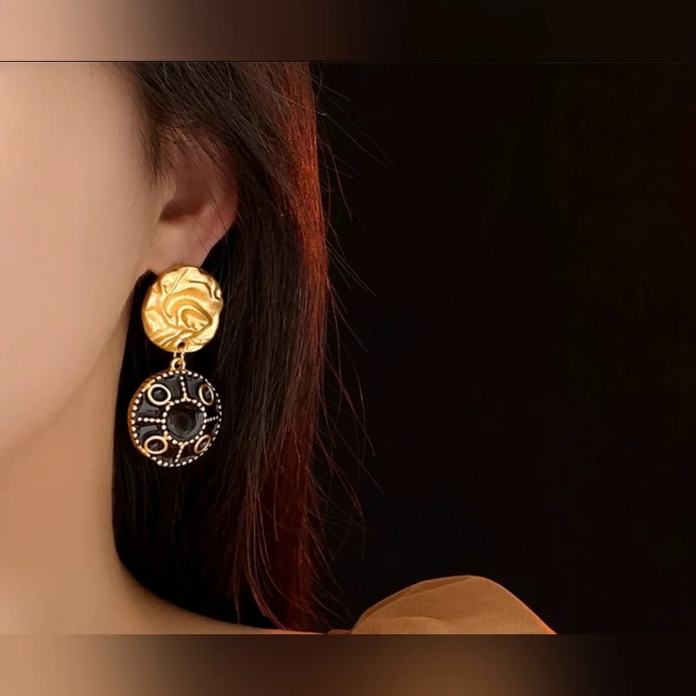 Golden Stella Black & Gold Brilliance Vintage Styled Pierced Earrings